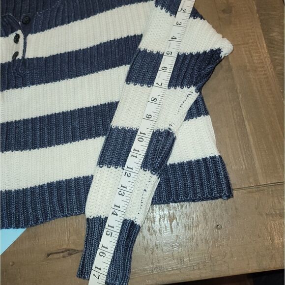 American Eagle Oversized Cropped Blue White Striped Chunky Knit Sweater XS - Picture 10 of 11